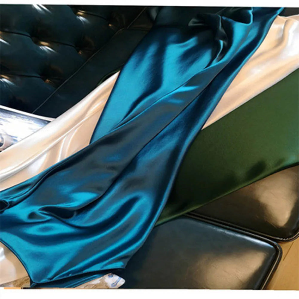 Robe d’été satinée à bretelles – Élégance légère à col en V 💃☀️